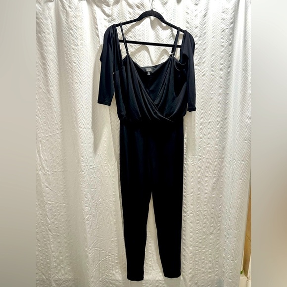 Nicole Miller Jumpsuit Women's Size M Black Open Shoulder Long Sleeve - Picture 2 of 5